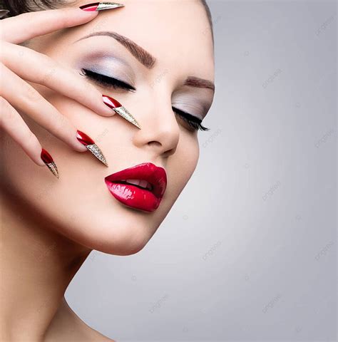 Fashion Beauty Model Girl Manicure And Make Up Makeup Plump Acrylic