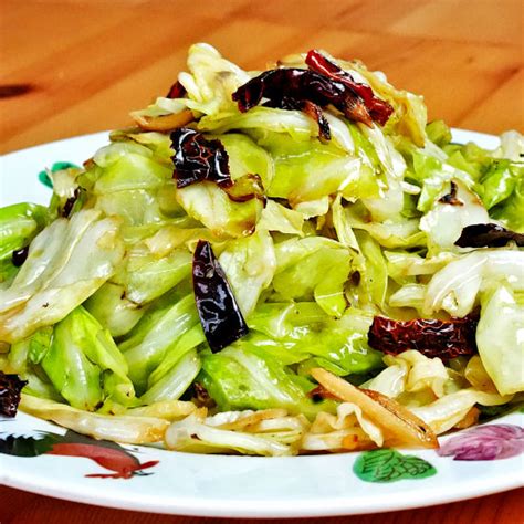 Chinese cabbage stir-fry - quick and easy recipe (手撕包菜)