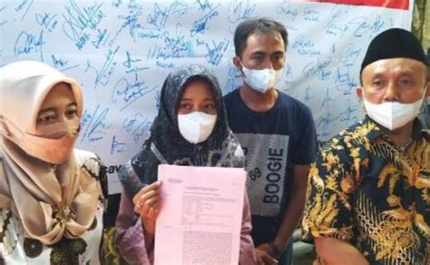 Elyasa Budianto Sh Nurhayati Cirebon Bebas Dari Kasus Tersangka