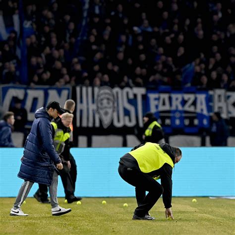 Hertha Bsc Skandal Mit Tennisbällen Spiel 33 Minuten Unterbrochen