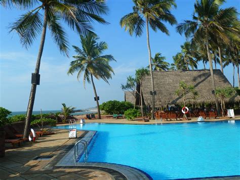 Bild Swimmingpool Zu Hotel Ranweli Holiday Village In Waikkal