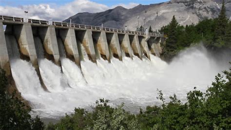 The Famous Grand Coulee Hydroelectric Dam With Spillway In Full Flow ...