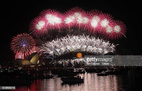 43 Sydney Welcomes New Year With Fireworks Stock Photos, High-Res ...