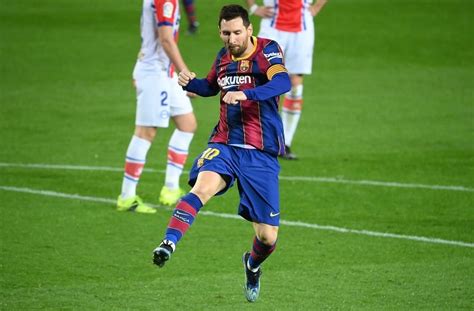 Lionel Messi Scores Two Outside Of The Box Goals For FC Barcelona In 5