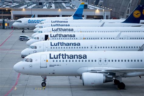 Lufthansa Kabinenpersonal In Frankfurt Im Streik