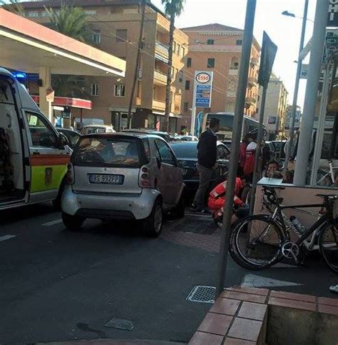 Bordighera Donna Scende Dal Bus E Viene Travolta Da Ciclista Riviera