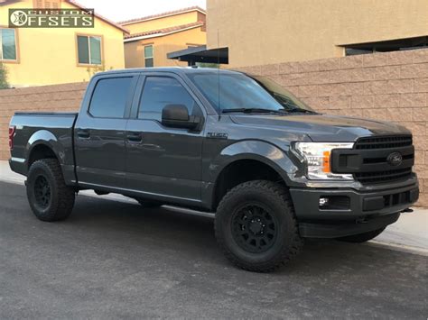 2018 Ford F 150 Pro Comp Series 32 Rough Country Suspension Lift 3