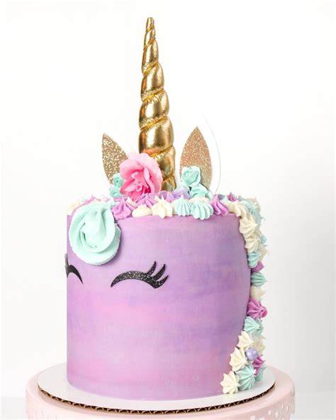 Unicorn Cake 3 Layers Of Funfetti Cake Vanilla Buttercream Unicorn