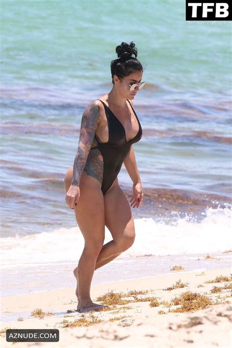 Alysia Magen Sexy Seen Showing Off Her Hot Ass And Curves At The Beach