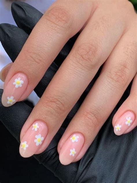 75 Simple Flower Nail Designs Perfect For Spring Oval Acrylic Nails