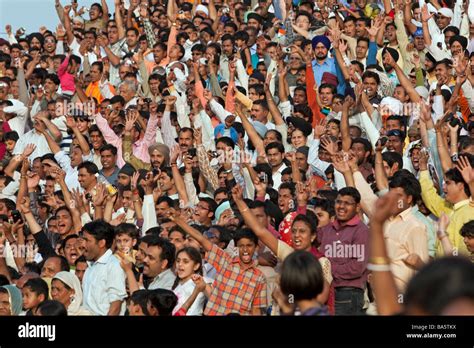 Indian Crowd Hi Res Stock Photography And Images Alamy
