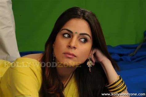 Sexy Shraddha Arya Stills 03 207112 Kollywood Zone