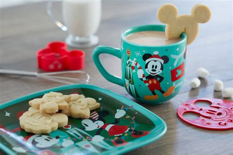 Santa Mickey And Minnie Mouse Disney Hot Cocoa Set Chip And Company