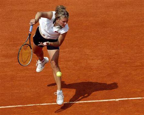 Marie Gaiane Mikaelian Schweiz Aufschlag Tennis Damen French Open