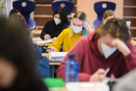 NRW Ministerpräsident Wüst Entscheidung zu Maskenpflicht an Schulen