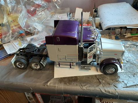 Peterbilt Long Hauler Tractor Cab Plastic Model Truck Kit