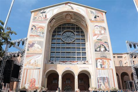 Santu Rio Nacional De Aparecida Inaugura Fachada Mosaico Gigante