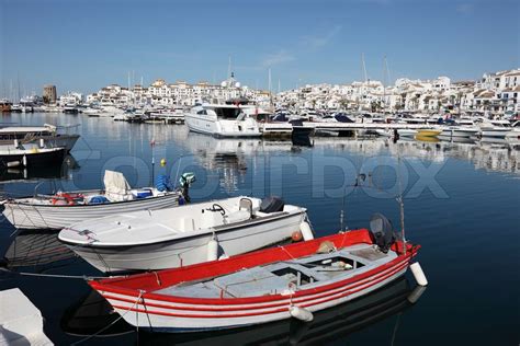 Boote Und Yachten In Puerto Banus Yachthafen Von Marbella Spanien