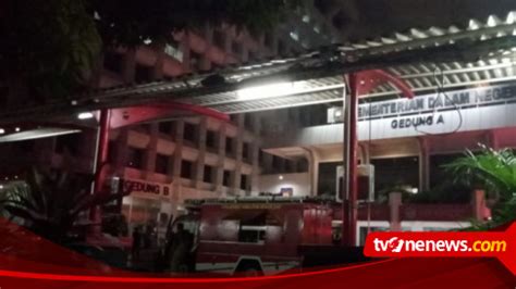 Kebakaran Diduga Terjadi Di Gedung Kemendagri 10 Unit Mobil Damkar