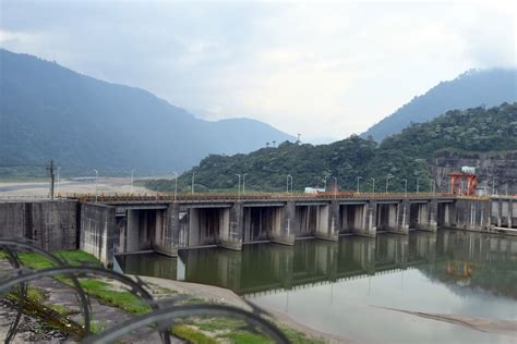 Cuáles son las centrales hidroeléctricas más significativas en Ecuador