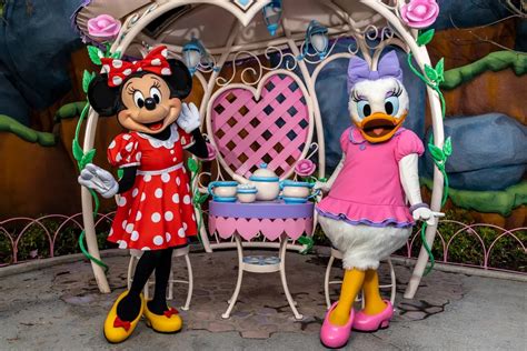 Sneak Peek Inside Reimagined Mickey S Toontown Including Minnie S House