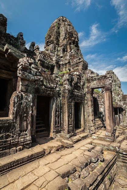 Premium Photo | Bayon temple angkor thom cambodia