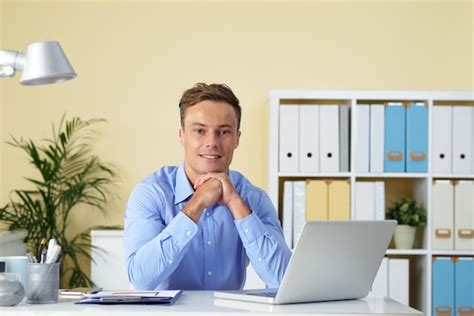 Free Photo | Office worker