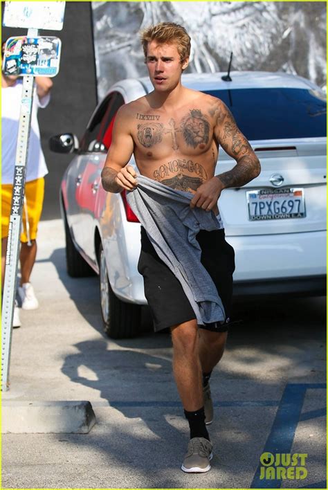 Full Sized Photo Of Justin Bieber Shirtless Skateboarding Justin