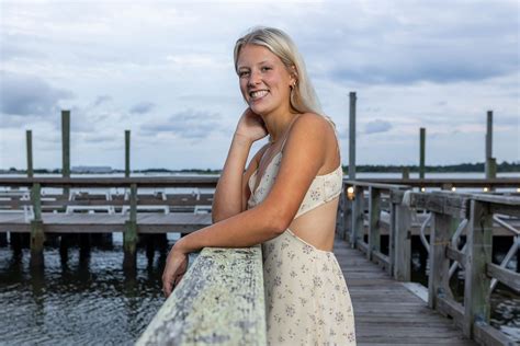 Laci Senior Portraits Downtown Swansboro Photography Samantha Ann Photo