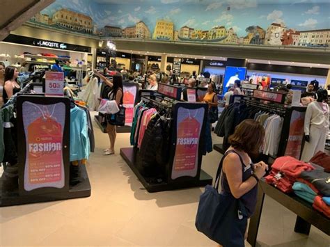 Fashion Sale En El Duty Free Shop Puerto Iguaz El Territorio