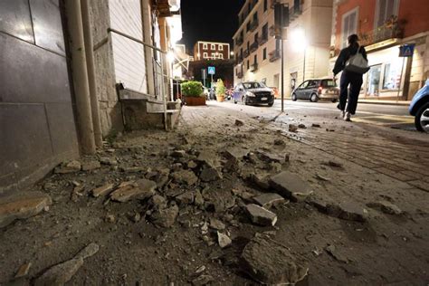 Supervulc O Campi Flegrei Entra Em Atividade E Provoca Terremoto Na