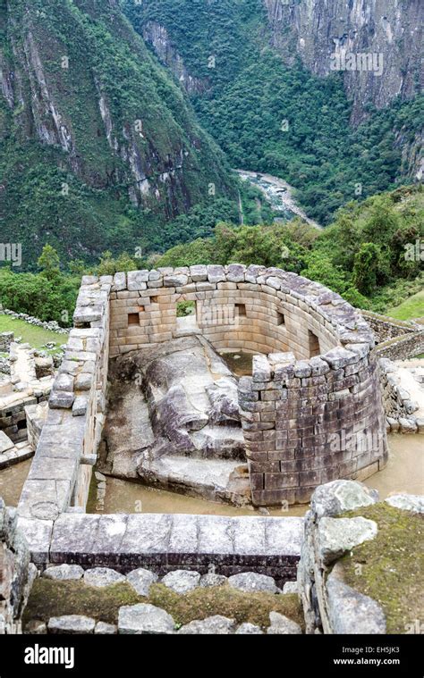 Vista Del Templo Del Sol En Machu Picchu Per Fotograf A De Stock Alamy