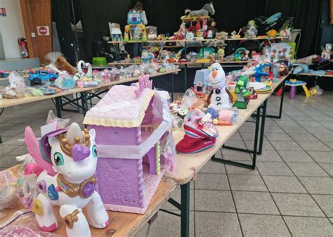 Braderie De Jouets Jeux Et Livres