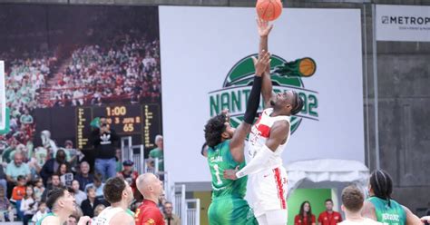 Basket La Jl Bourg Simpose Nanterre Et Confirme Son Bon D But De Saison