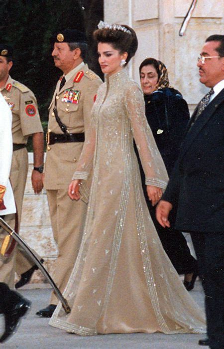 Queen Rania Of Jordans Most Beautiful Style Moments Queen Fashion