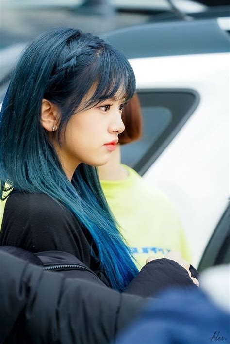 Ahn Yujin 안 유지 Blue Ombre Hair Headband Hairstyles Blue Hair