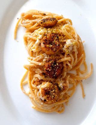 Spaghetti Con Cremoso Di Latte Al Limone E Gamberi In Crosta Di