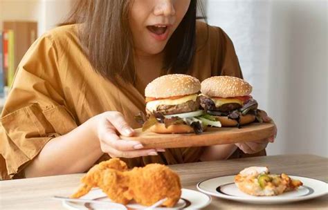 Hati Hati Makan Berlebihan Bisa Jadi Pertanda Binge Eating Disorder