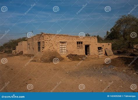 Uma Casa Rural Velha Foto De Stock Imagem De Casa Rural 142435268