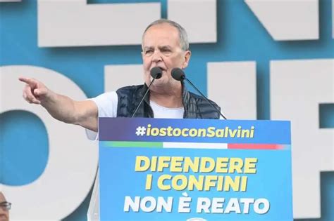 Roberto Calderoli Sul Palco Di Pontida Foto Lapresse