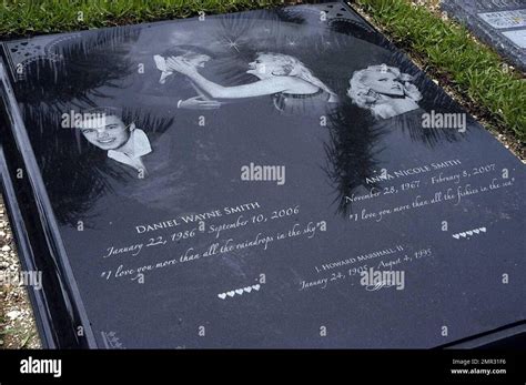 This is the gravestone of Anna Nicole Smith and her sone Daniel Wayne ...