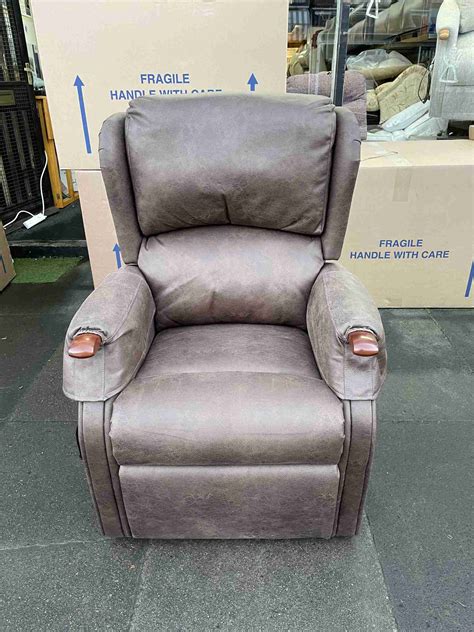 Celebrity Westbury Dual Motor Riser Recliner With Arm Caps In Soft