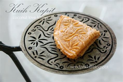 Table for 2.... or more: Kuih Kapit @ Coconut Love Letters