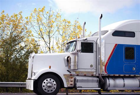 What Is Bobtail Trucking and Why It’s a Dangerous Practice?