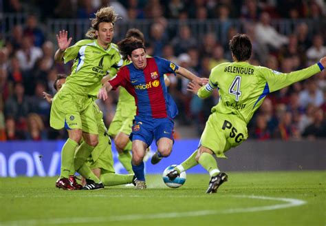 Download Free 100 + messi dribbling Wallpapers