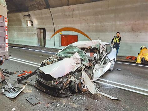 小客車追撞貨車 雪隧事故1人身亡 地方新聞 中國時報