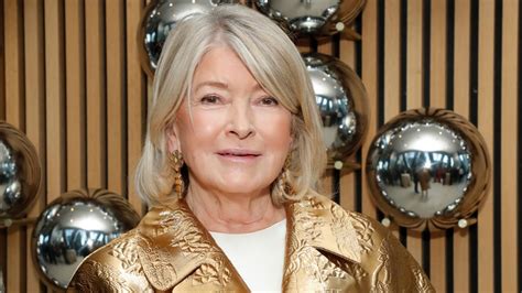 Martha Stewarts Unconventional Christmas Tree Is Anything But Ordinary But This Glamorous