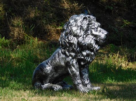 Prachtig Beeld Van Een Leeuw Polystone Zilver Grijs Mooi In Detail