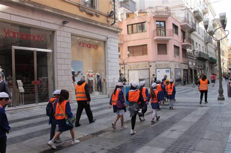 Alberi E Sfilata Per I Bambini Del Pedibus A Sanremo Nocita L