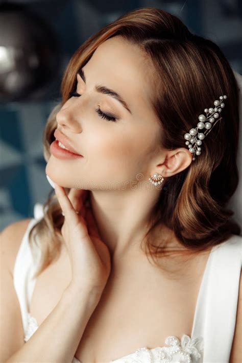 Nude Makeup For Wedding Look Stunning On Your Big Day